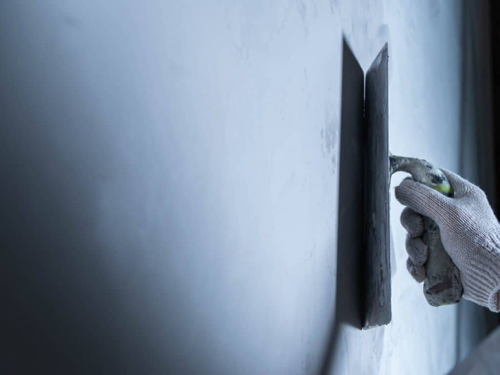 pared reparada después de grieta
